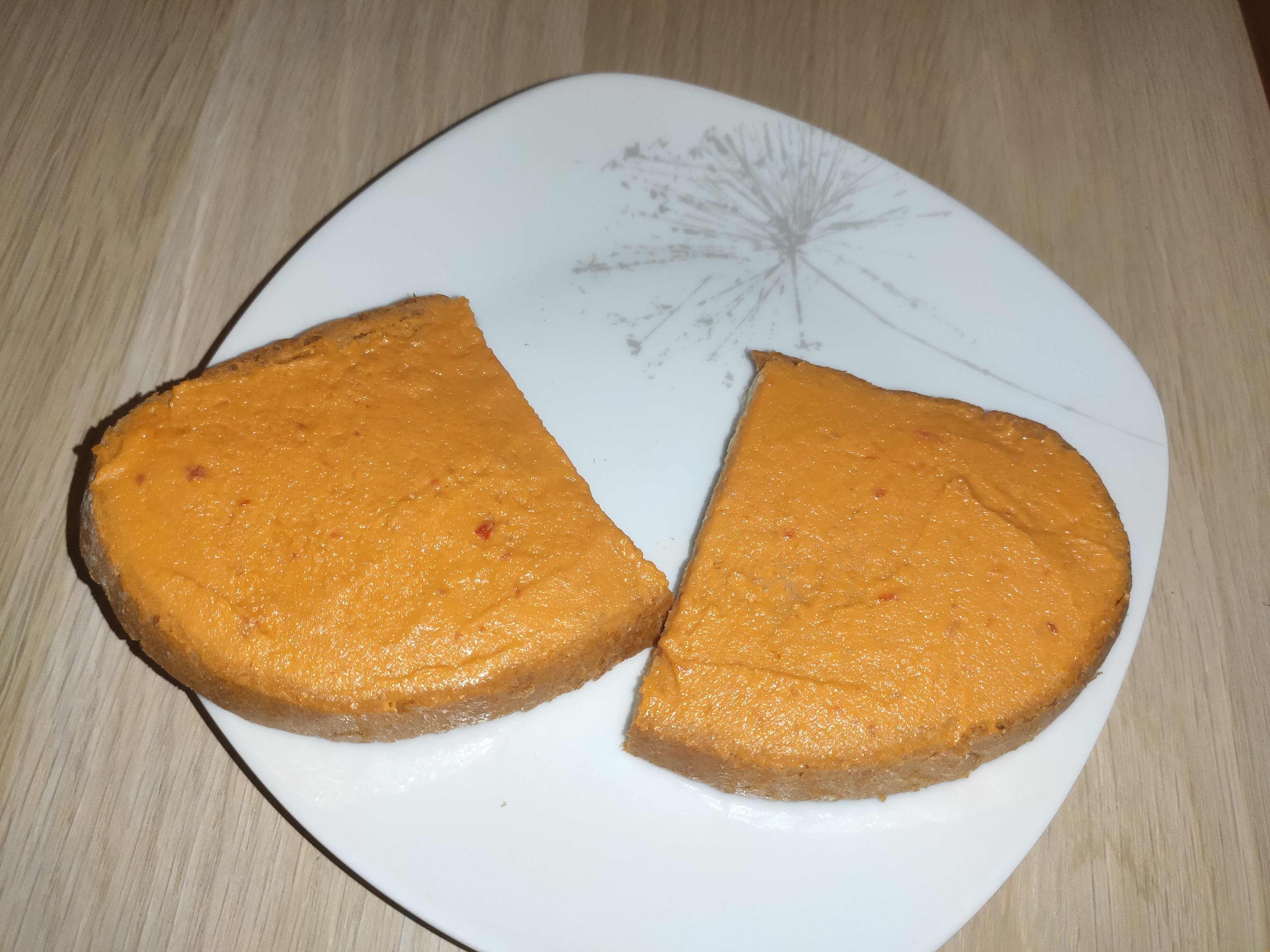 Vegetariánska roztierateľná pochúťka s červenou paprikou, Hamé